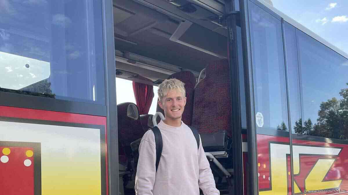 Er leitet die Jüngsten sicher zum Bus: Benedikt Pflügl aus Gars ist Bayerns bester Schülerlotse