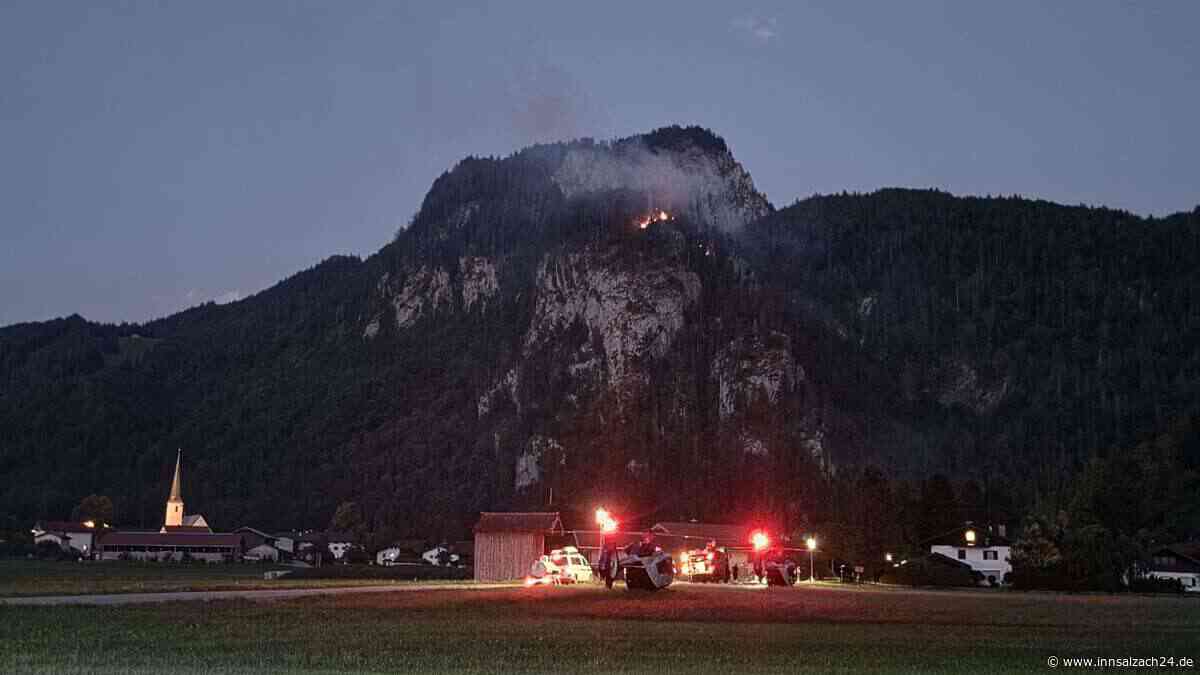 Waldbrand bei Oberwössen: So lief der Einsatz in der Nacht weiter – Bürgermeister zeigt sich betroffen
