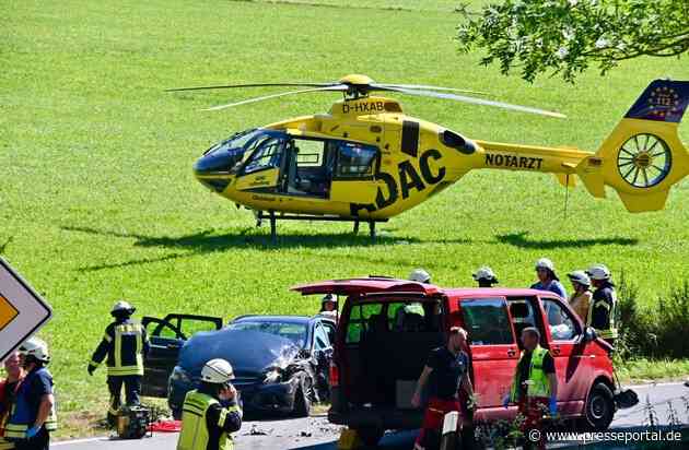 FF Olsberg: Großeinsatz bei Unfall für Feuerwehr und Rettungsdienst in Olsberg Bruchhausen