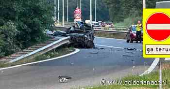 Dodelijk ongeluk tussen auto en vrachtwagen op A27 bij Brabantse Oosterhout, snelweg nog uren dicht