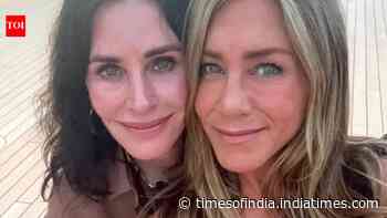 Jennifer Aniston and Courteney Cox vacation in Spain