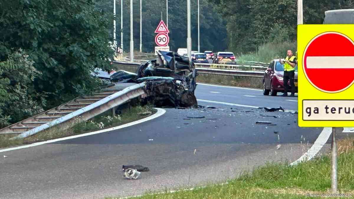 A27 bij Oosterhout dicht na fataal ongeval tussen auto en vrachtwagen