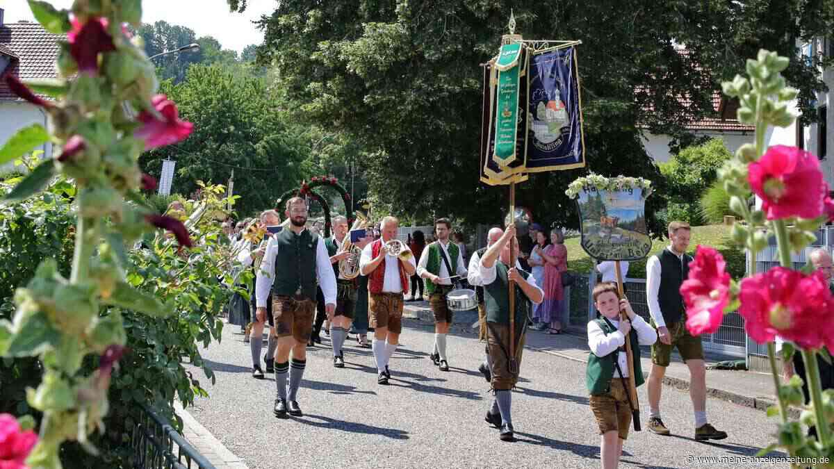 Schützenverein „Unterm Berg" feiert 100 Jahre mit Festzug und Kanone