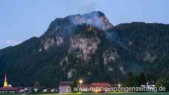 200 Einsatzkräfte und Hubschrauber kämpfen gegen Flammen in Oberbayern: Fotos zeigen Waldbrand