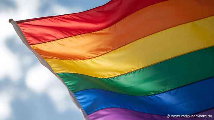 Bamberg: Mahnwache nach Anschlag auf Berliner CSD