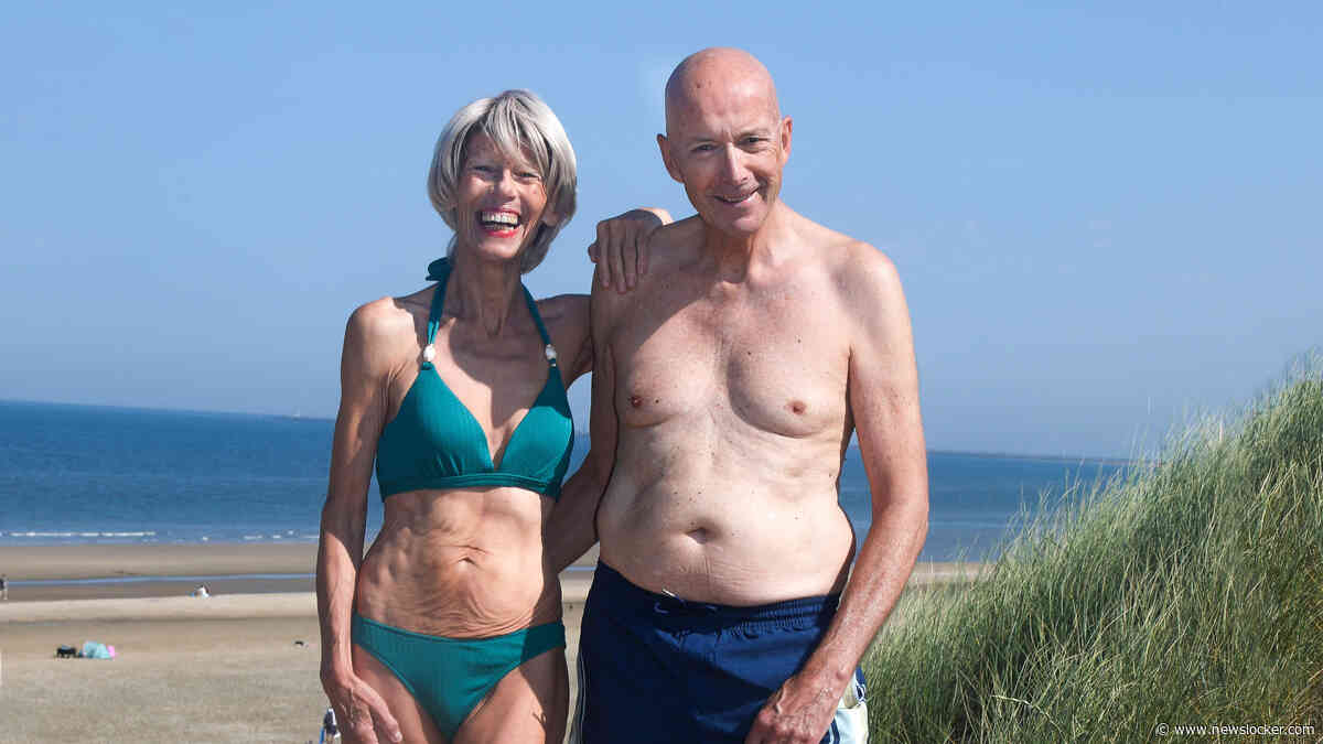 Tineke (64) over haar strandlichaam: ’Afgezien van mijn pruik ben ik hartstikke tevreden’