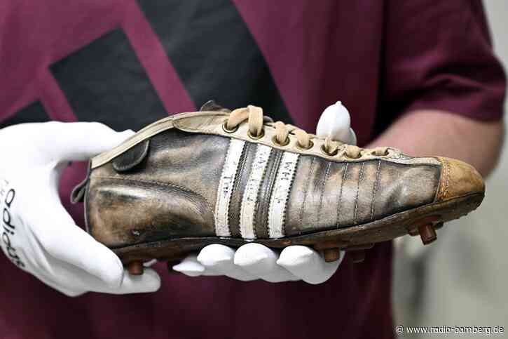 Adidas erhöht auch wegen Fußball-WM Umsatzprognose