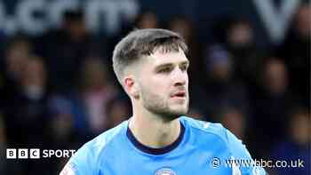 Stockport defender Pye signs three-year deal