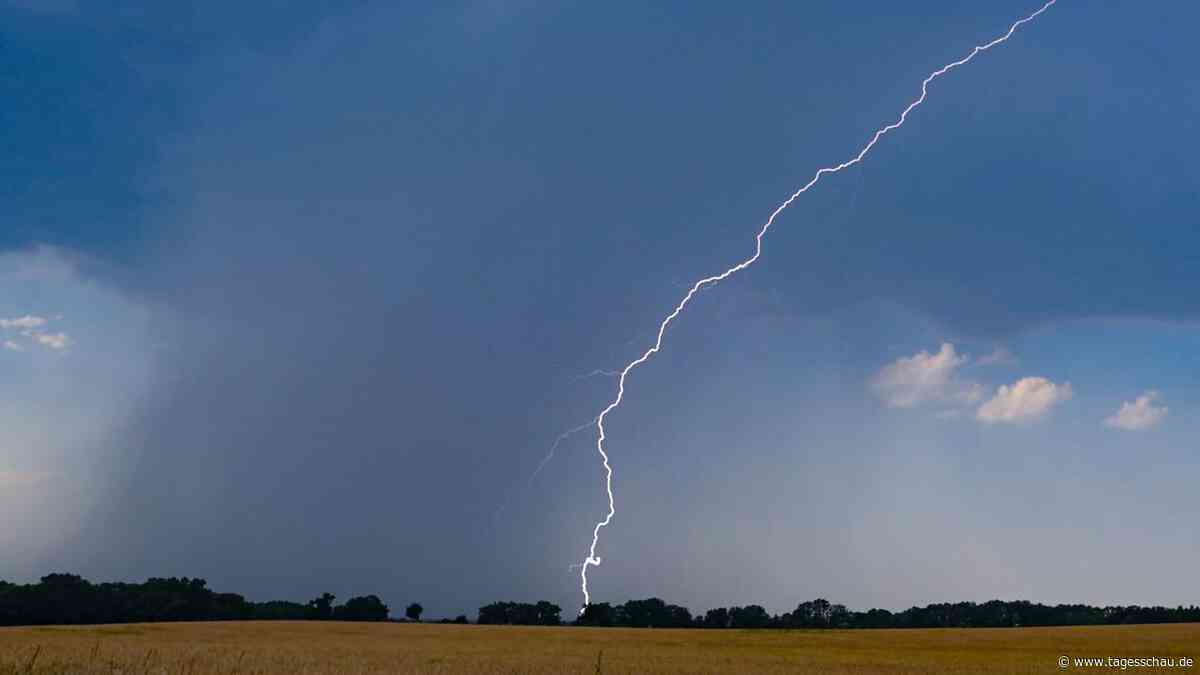 Kräftige Gewitter und Sturmböen nach Hitze erwartet