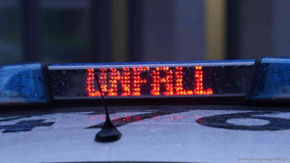 Motorradfahrer ohne Führerschein prallt bei Ummern gegen Baum und verletzt sich schwer
