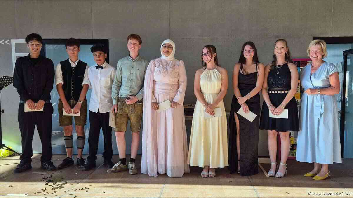 Abschied vom „Space-Center“ Mittelschule Wasserburg: 82 Absolventen „fliegen“ ins Leben