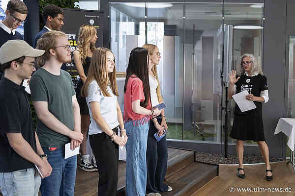 Preiswürdig: Ein Stück Einstein für junge Ulmer Talente - Albert Einstein Discovery Center Ulm und Volksbank Ulm-Biberach vergeben „Eins-Stein-Preis“
