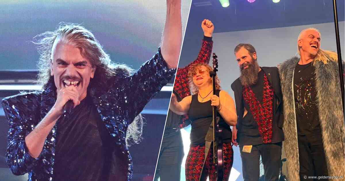 Zanger Eurovisie-act heeft uitgezaaide kanker en ontroert Tilburgse zaal: ‘Moest familie brief schrijven’