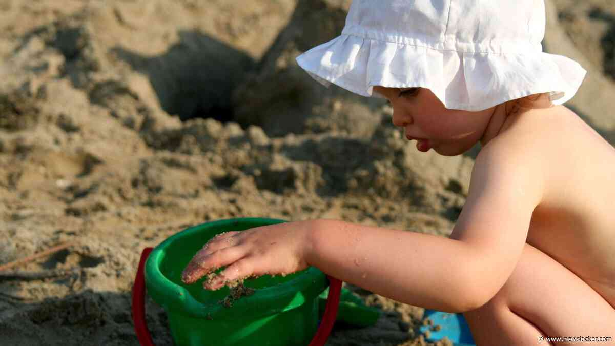 Praat mee: Zou jij je kinderen bloot op het strand laten lopen?