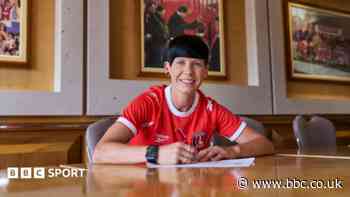 Neville joins Charlton as Leicester sign Irish duo