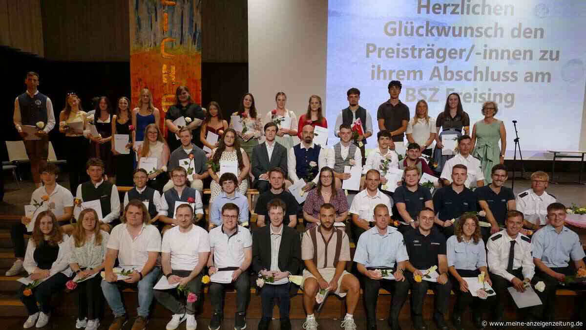 440 Freisinger Absolventen verabschiedet: „Gebt dem, was ihr tut, einen Sinn“