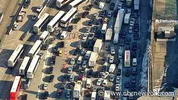 Lincoln Tunnel center tube closed in both directions after crash