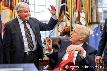 'Dumb and Dumber': Trump Mocked Over 'Disgusting' Tic Tac Stunt at Lindsey Graham's Funeral Service