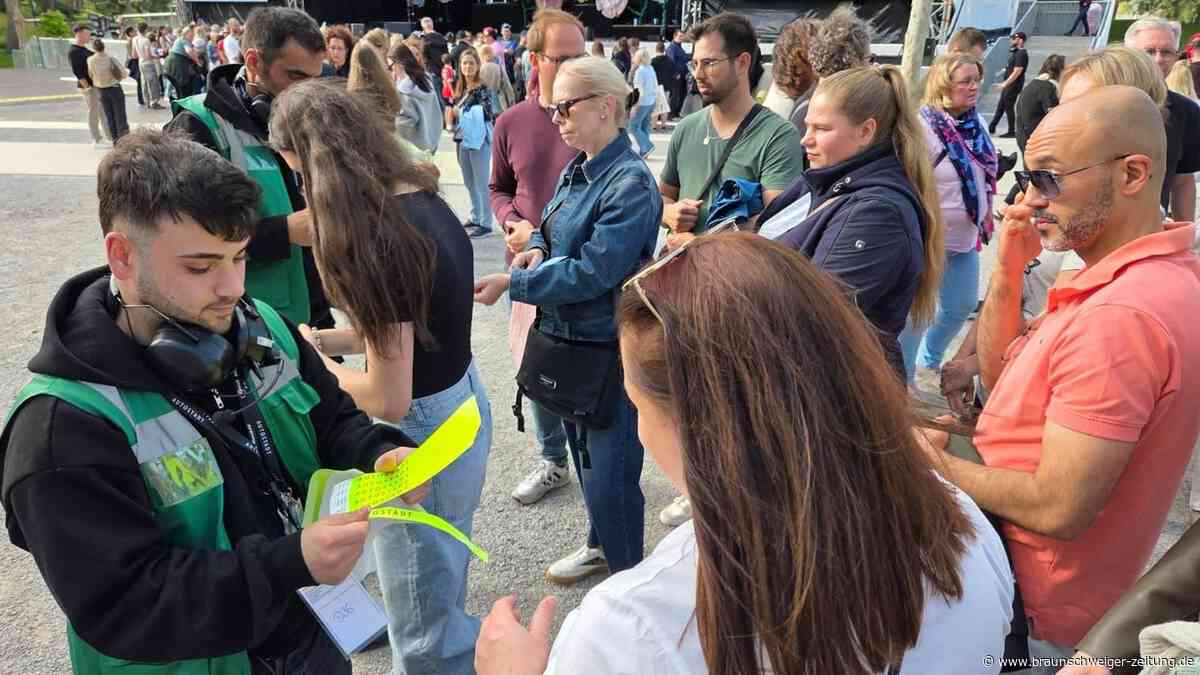 Gregor Meyle in Wolfsburg: So bekommen Sie die begehrten Front-of-Stage-Bändchen