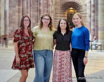 Speyer – Junge Europäerinnen bringen am Dom „Steine zum Sprechen“- Spontan und kostenlos laden ARC-Domführerinnen zum Erkunden der Kathedrale und UNESCO-Welterbestätte ein