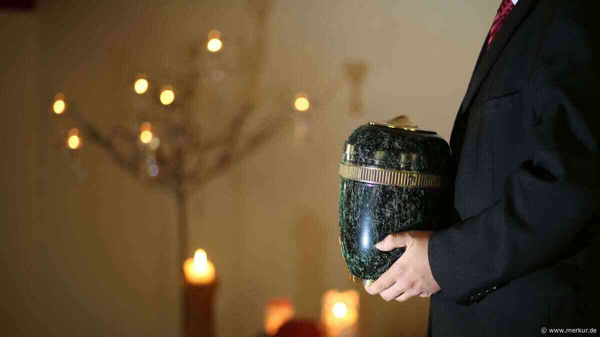 Falsche Asche und unbestattete Leichen: Bestatter gesteht schweres Versagen