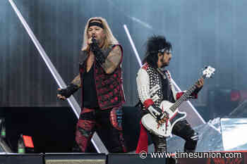 Review: John 5 elevates Mötley Crüe at SPAC, but we need to talk about lip-syncing