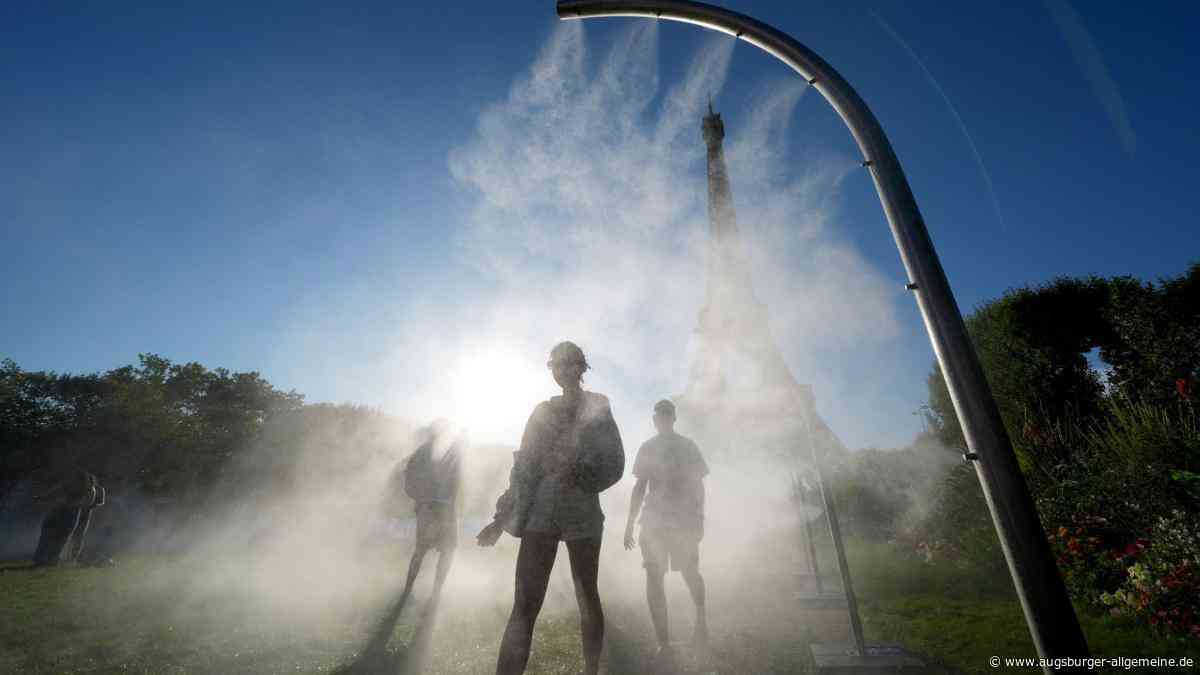Hitzewelle: Feuerwehr testet Sprühnebel auf dem Augsburger Rathausplatz