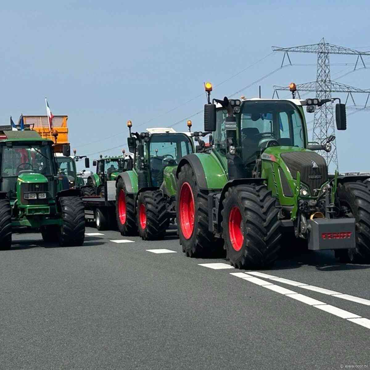 Politie begeleidt trekkers van A35: 'Gaan waar mogelijk nog bekeuren'