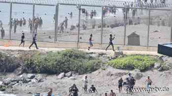 Notstand in Ceuta: Etliche Migranten angekommen: Spanische Exklave ruft nach Militär