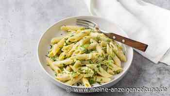 Cremige Zucchini-Feta-Nudeln: Sommerpasta in nur 25 Minuten