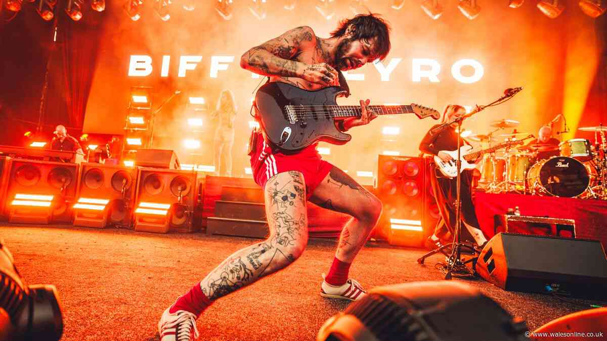 Biffy Clyro's stage times at Cardiff Castle