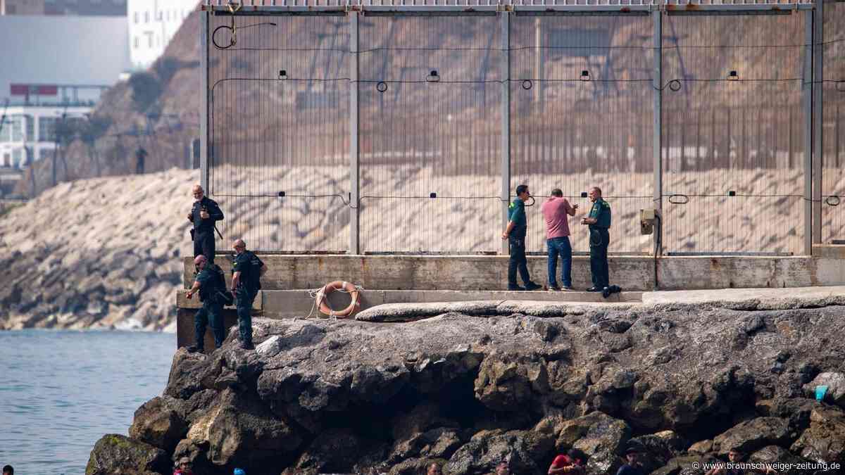 Menschen stürmen spanische Exklave Ceuta – Rufe nach der Armee werden laut