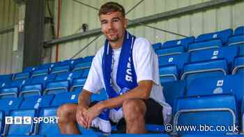 Eastleigh sign Johnson on loan from Wednesday