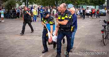 Herdenking deportatie Joodse Rotterdammers verstoord door betogers: ‘Gebrek aan respect’