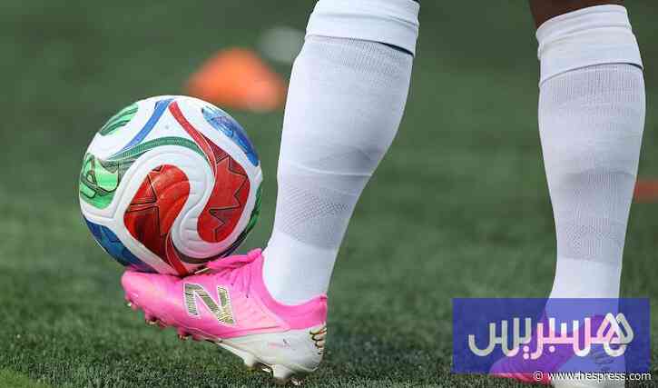 "أديداس" تعتذر عن الأحذية الوردية في الموند&#