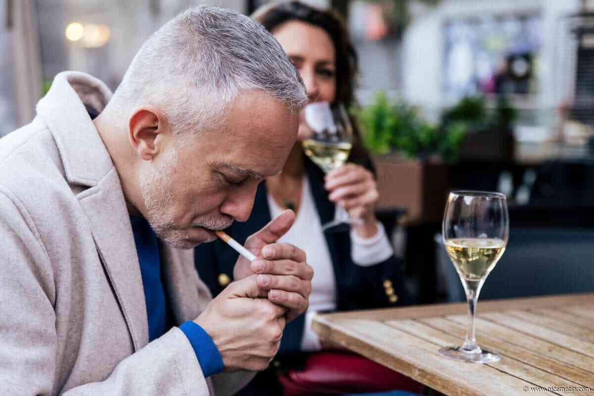 Le tabac bientôt banni des terrasses de cafés et de restaurants ? Alors que l’Europe le recommande, un sondage révèle ce qu’en pensent les Français