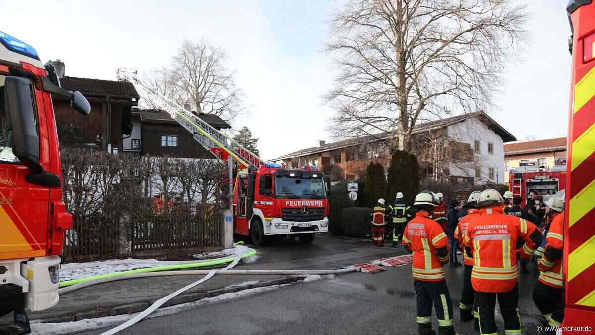 Heiße Asche in Plastiksack: Wohnungseigentümer wird fahrlässige Brandstiftung vorgeworfen
