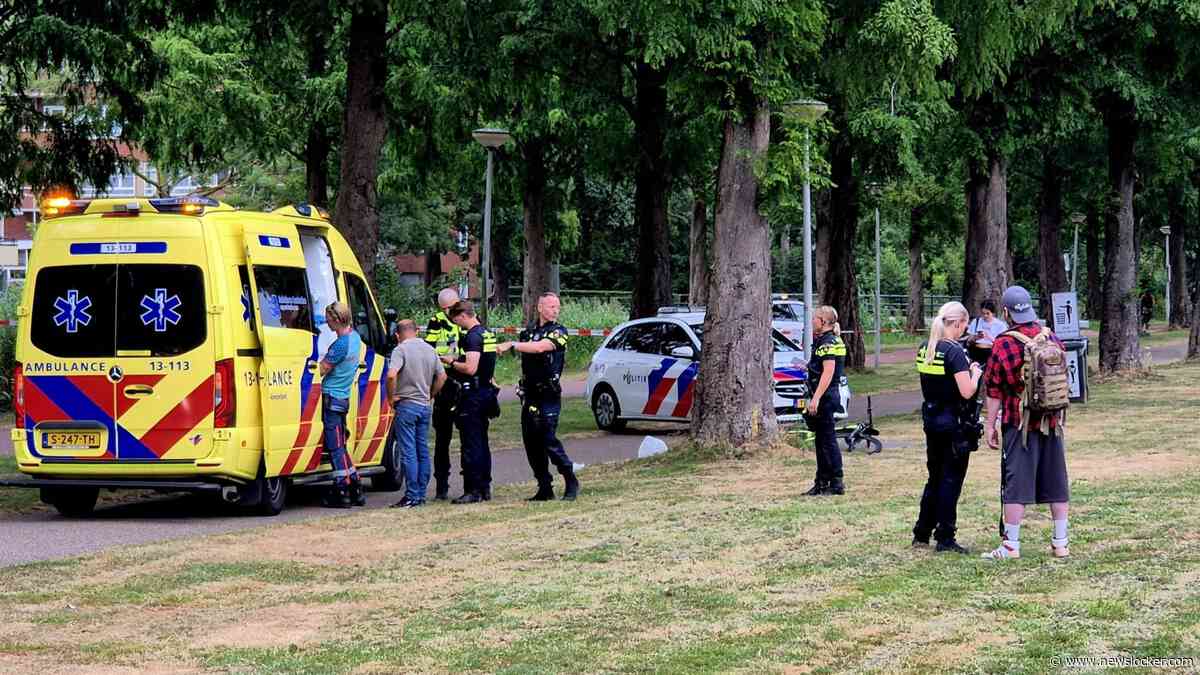 Schietpartij en steekpartij op steenworp afstand van elkaar op klaarlichte dag in Amsterdam: ’Het bloed spoot uit zijn been’