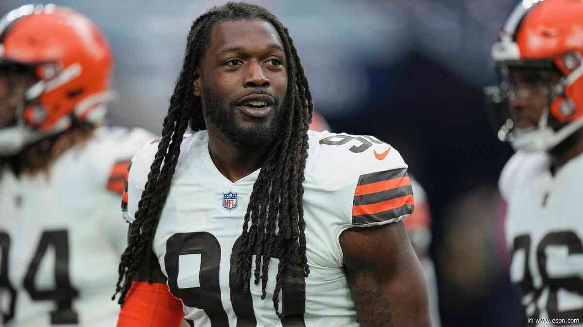 GM 'hopeful' Browns can reunite with DE Clowney