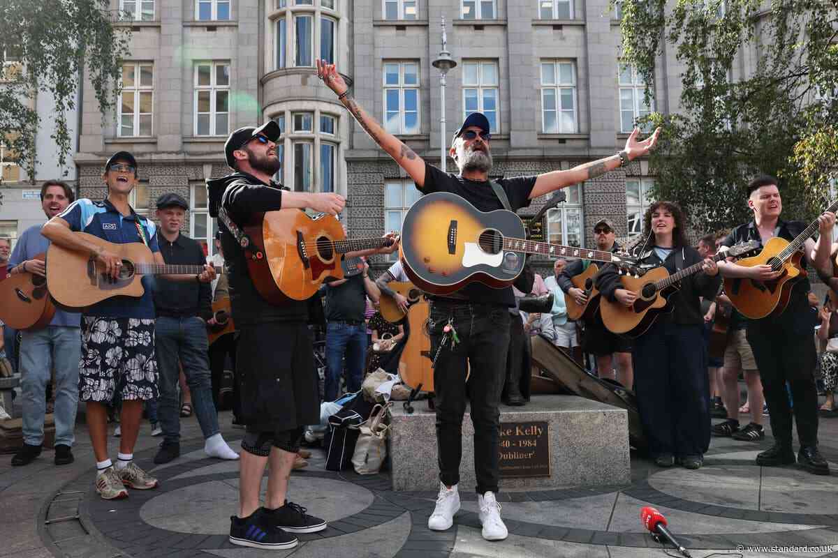 Musicians gather in Dublin to pay tribute to Glen Hansard