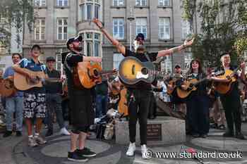 Musicians gather in Dublin to pay tribute to Glen Hansard