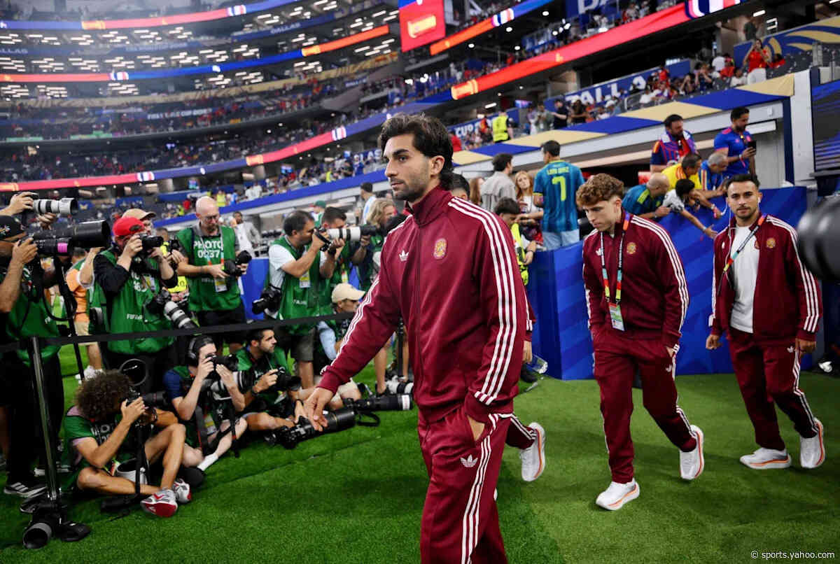 Barcelona forward’s chances of staying stand at ’50-50′ with player not satisfied by renewal proposal