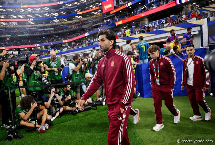 Barcelona forward’s chances of staying stand at ’50-50′ with player not satisfied by renewal proposal