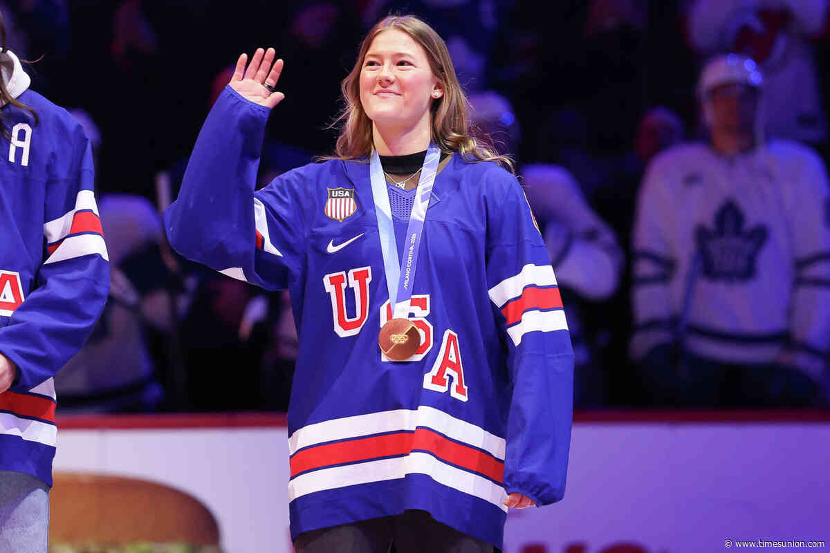 Members of Team USA gold medal women's hockey team coming to Saratoga Race Course on Whitney Day