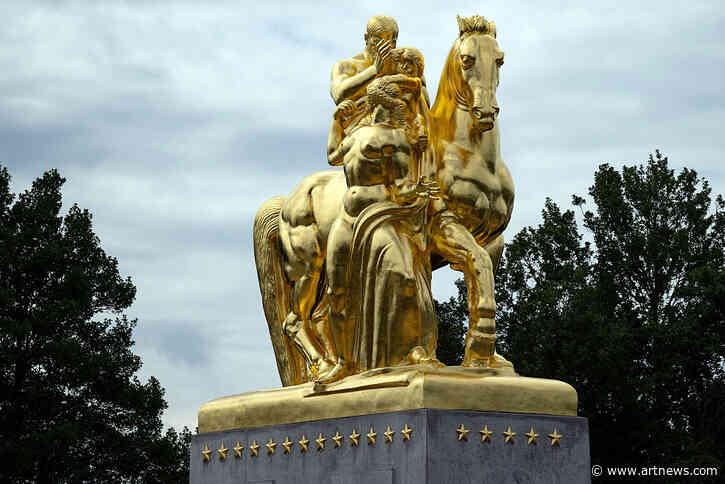 Trump Unveils Re-gilded ‘Arts of War’ Horse Statues Near Lincoln Memorial