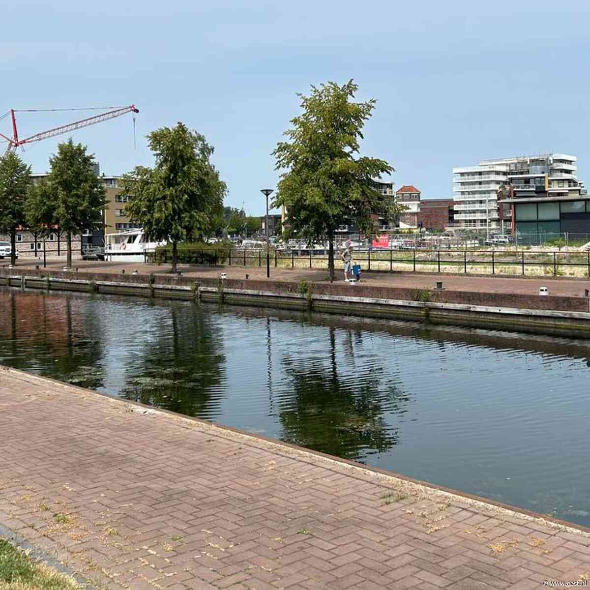 Theatervoorstelling Polderjongens zoekt met spoed boot door sluiting Twentekanaal