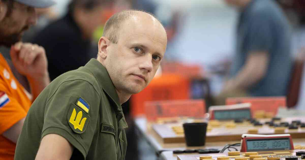 Topdammer Yuri Anikeev (43) in legeruniform op toernooi in Nijmegen: ‘Even doen wat ik het liefste doe’