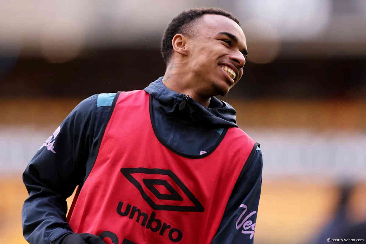 Barcelona not ruling out move for Premier League striker despite injury; Laporta a big admirer