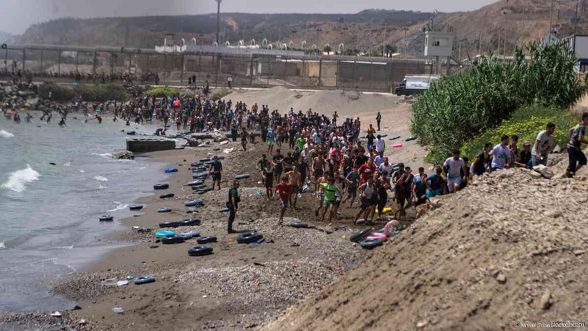 Duizenden migranten dringen Spaanse Ceuta binnen, Spanje stuurt 60 militairen