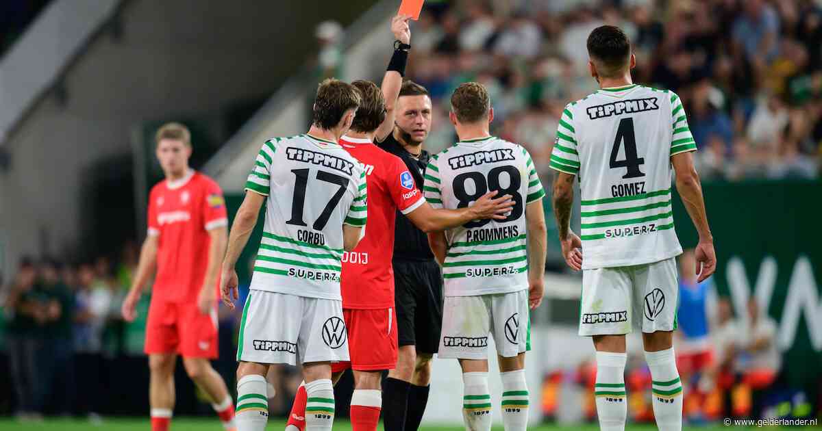 LIVE Europa League | Wat een dreun voor Twente: tiental Ferencváros verdubbelt vlak na rust voorsprong